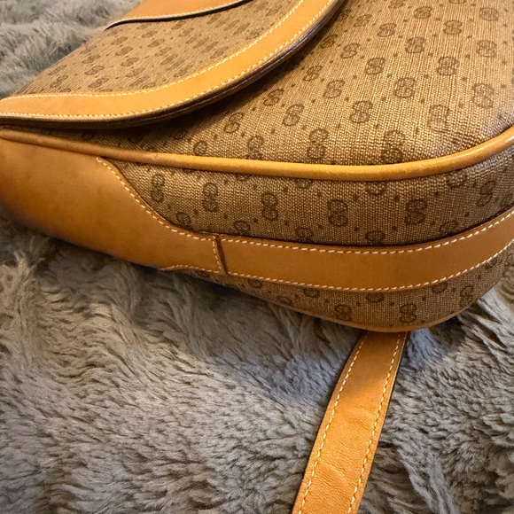 Gucci Vintag Crossbody Bag - Picture 5 of 11